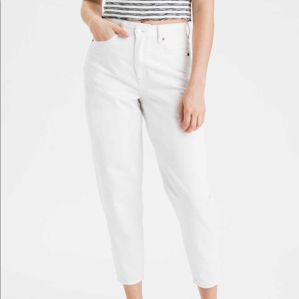 American Eagle White Relaxed Mom Jeans